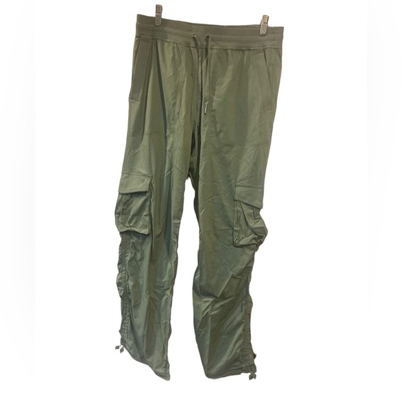 NWT Lululemon dance studio relaxed fit cargo pants Size M - Picture 1 of 5